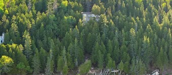 Cedar Bluff - Gorgeous View! Located in the Tunnel of Trees! Private Beach!