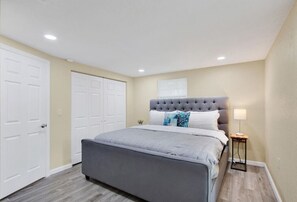 7 habitaciones, tabla de planchar con plancha, wifi y ropa de cama 