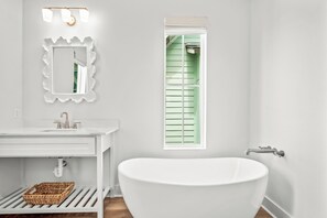 Shower, hair dryer, towels - Poolside Beach Home Stunner@Cinnamon Shore w/ Designer Interiors & Amenities (Port Aransas)
