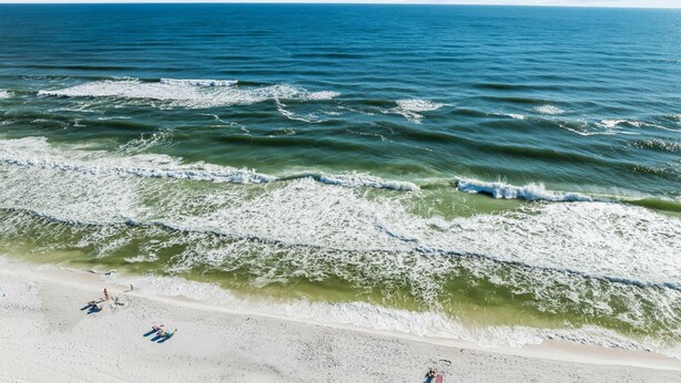 A beach with waves and a clear sky. - Bluewater Villa | Golf Cart | Walk to Beach | Pool | Sleeps 10 (Destin)