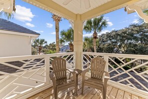 Property grounds - Bluewater Villa | Golf Cart | Walk to Beach | Pool | Sleeps 10 (Destin)