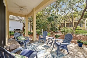 Terrace/patio - Bluewater Villa | Golf Cart | Walk to Beach | Pool | Sleeps 10 (Destin)