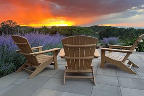 Terrace/patio - Sunset Mountain Ranch- Luxury Retreat with Private Casita & Epic Views (Santa Fe)