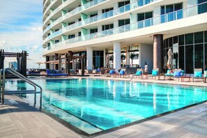 Pool - Hollywood Condo: Ocean Views & Resort Amenities (Hollywood)