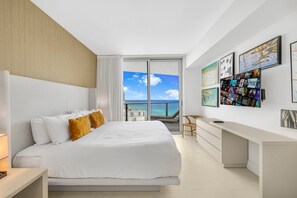2 Schlafzimmer, Schreibtisch, Bügeleisen/Bügelbrett, Reisekinderbett
