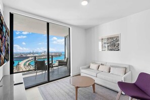 TV - Modern 3BR Condo Steps from Kaseya Center (Downtown)