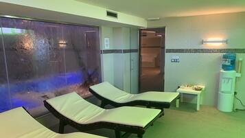 Sauna seca, banheira de hidromassagem