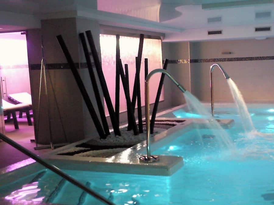 Sauna, hot tub