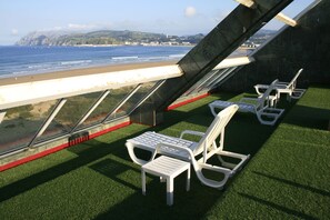 Outdoor pool, open 10:00 AM to 9:00 PM, pool loungers