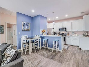 Fridge, microwave, oven, stovetop - Twin Palms (Rockport)