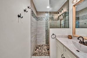 Hair dryer, towels - Waterfront: Ideal Dock for Boats, Swimming +Arcade (Smith Mountain Lake)