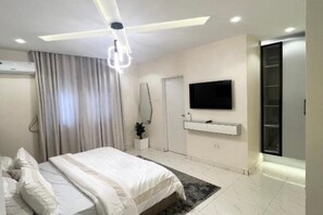 2 室のベッドルーム、アイロン / アイ�ロン台、WiFi、ベッドシーツ