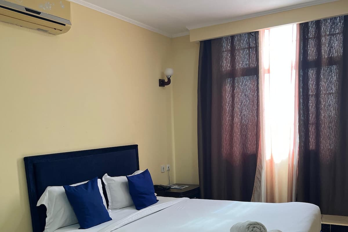 Kamar Double | Seprai katun Mesir, seprai premium, selimut bulu angsa, dan brankas