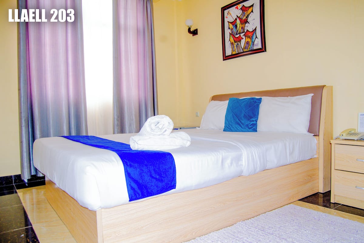 ملاءات من القطن المصري وأغطية فراش متميزة وألحفة محشوة بالريش