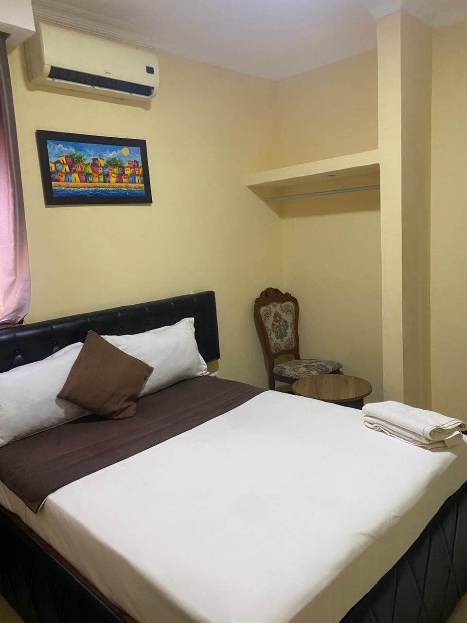 Egyptian cotton sheets, premium bedding, down duvets, in-room safe