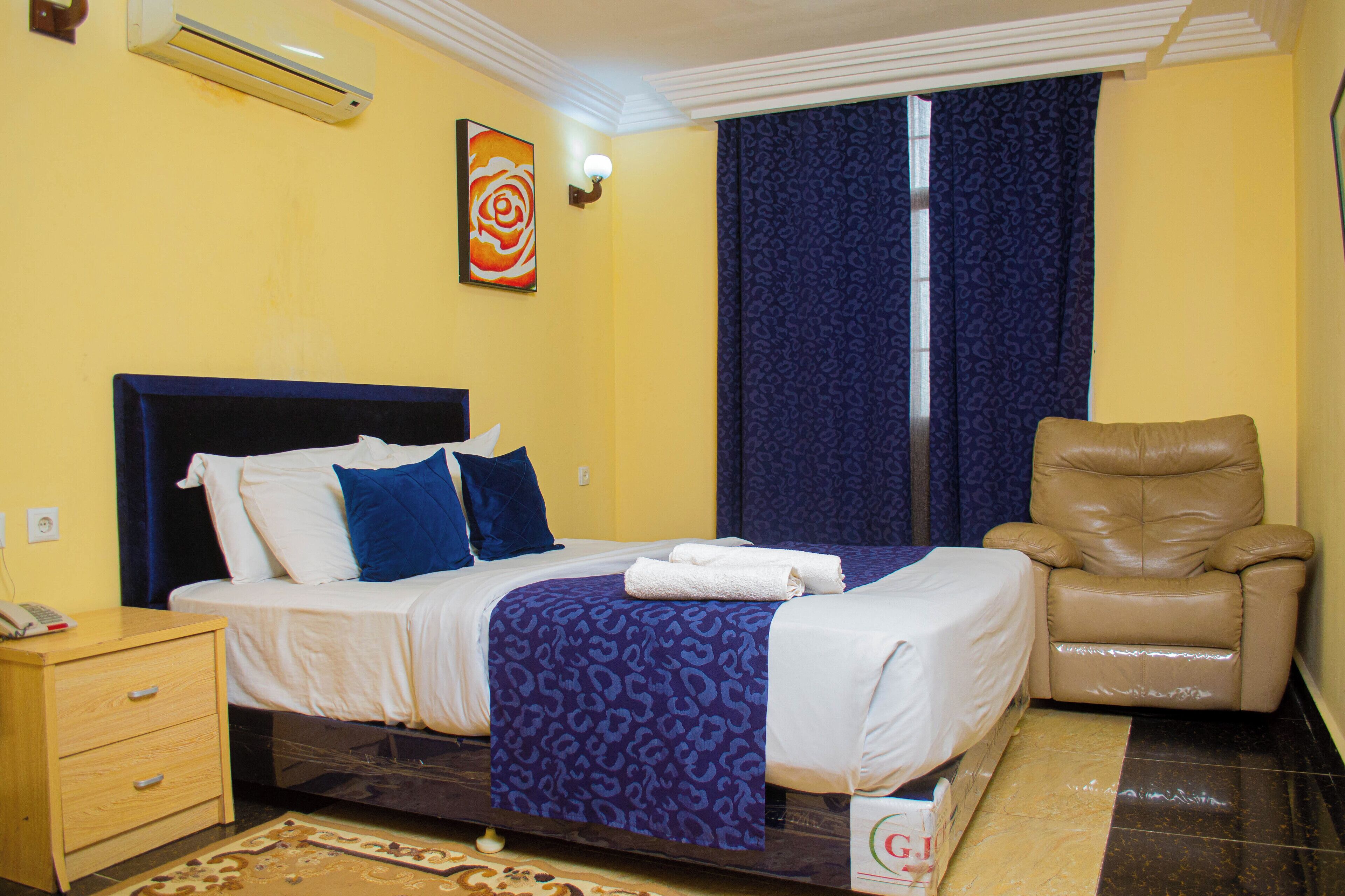 Literie hypoallergénique, coffres-forts dans les chambres