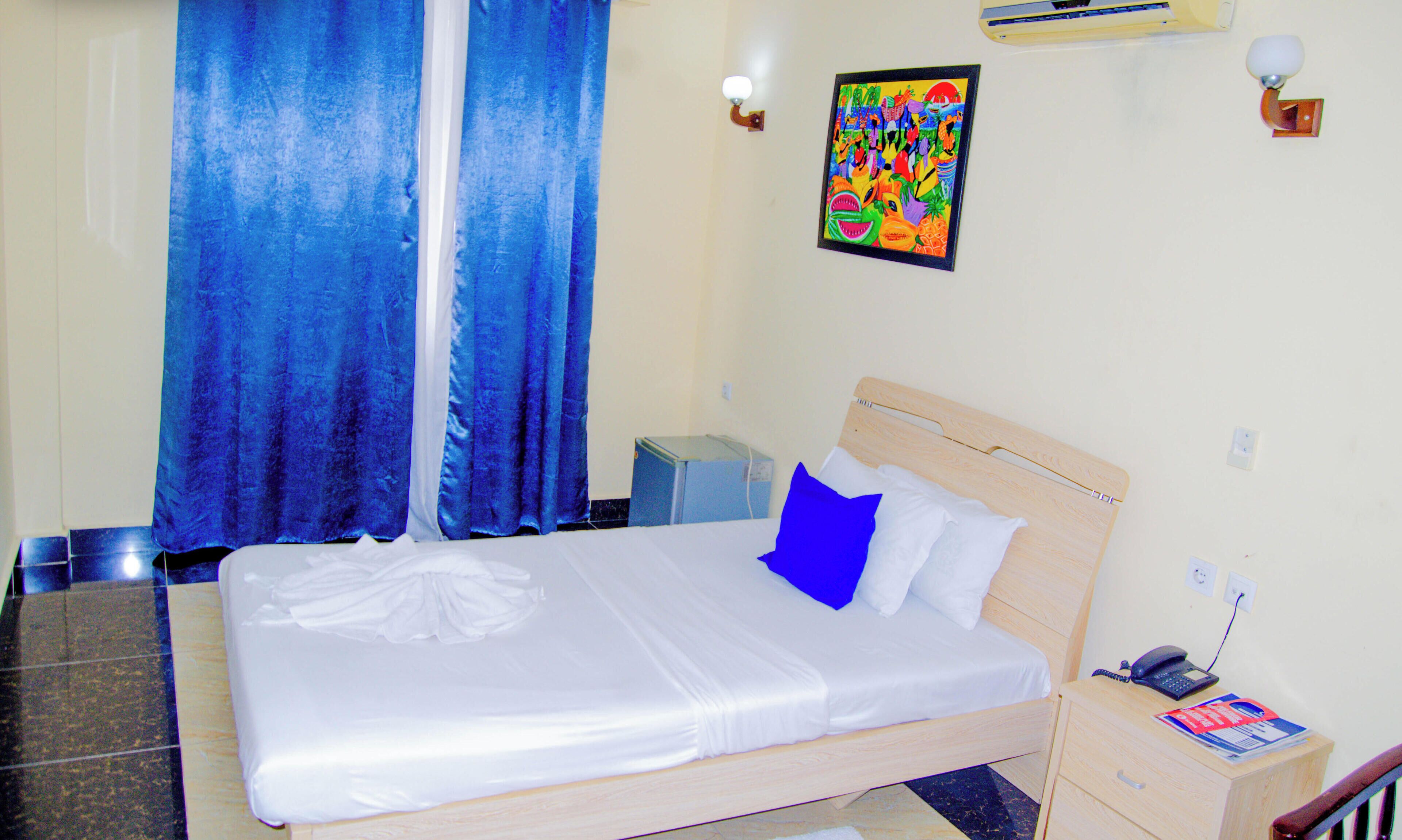 غرفة مزدوجة | ملاءات من القطن المصري وأغطية فراش متميزة وألحفة محشوة بالريش