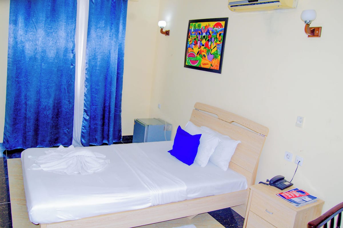 ملاءات من القطن المصري وأغطية فراش متميزة وألحفة محشوة بالريش