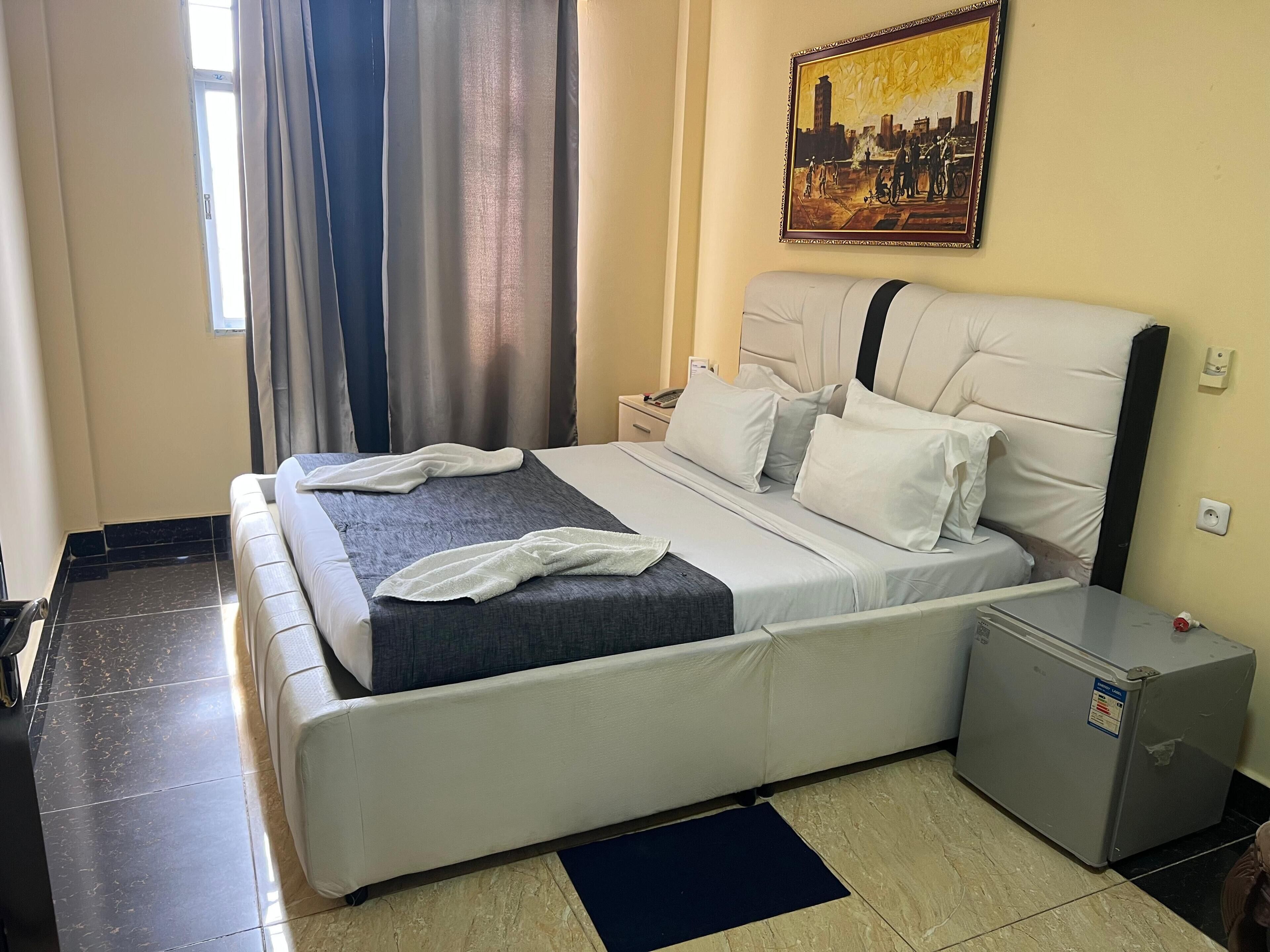 Premium Room | Egyptian cotton sheets, premium bedding, down comforters, in-room safe