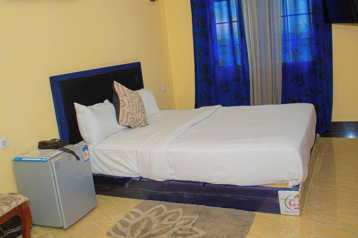 Kamar Double | Seprai katun Mesir, seprai premium, selimut bulu angsa, dan brankas