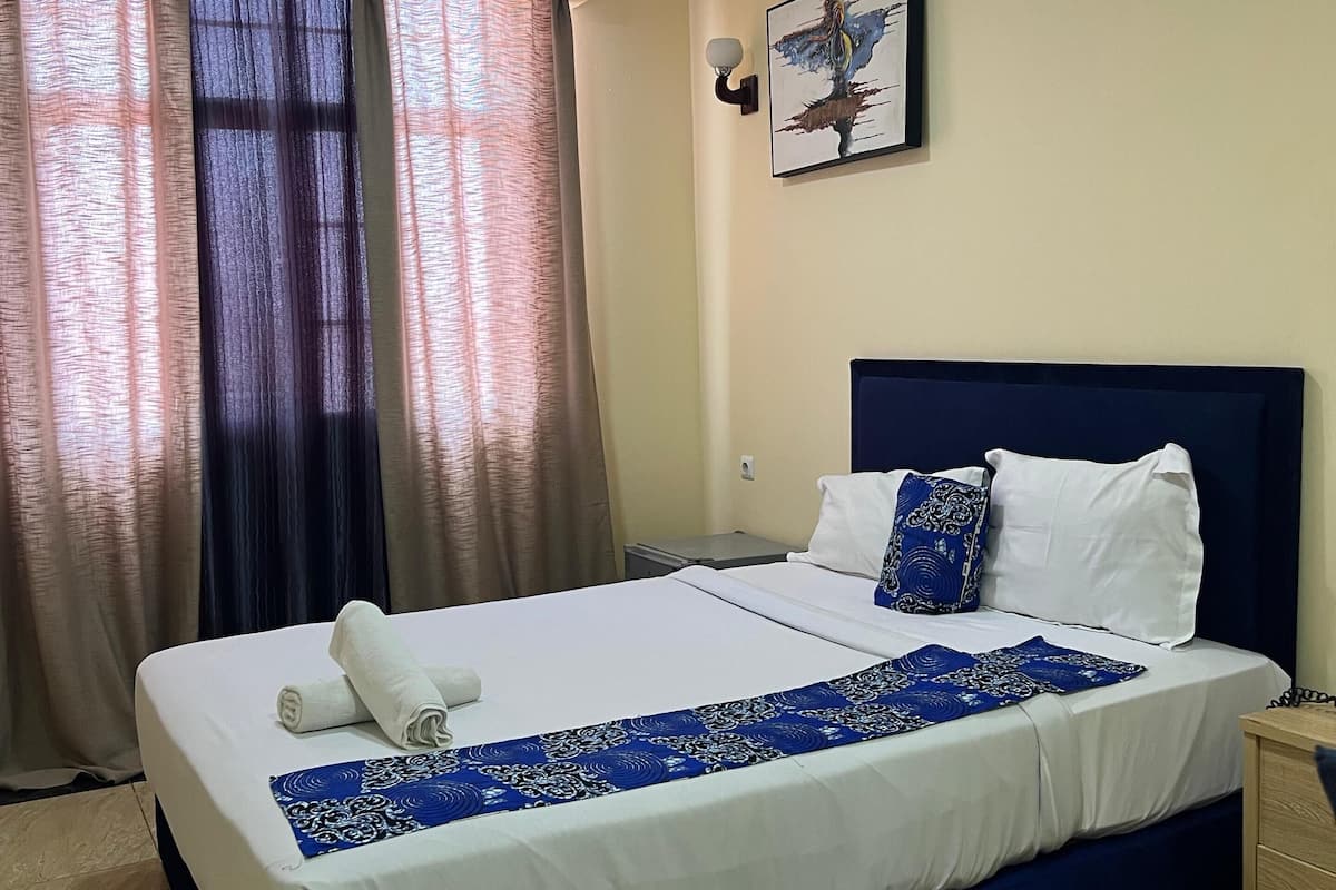 Kamar Double | Seprai katun Mesir, seprai premium, selimut bulu angsa, dan brankas