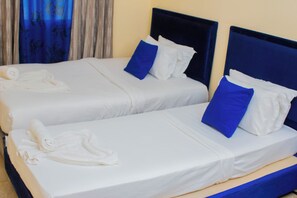 Deluxe Room, City View | Egyptian cotton sheets, premium bedding, down comforters, in-room safe - HOTEL LLAELL (Luanda)