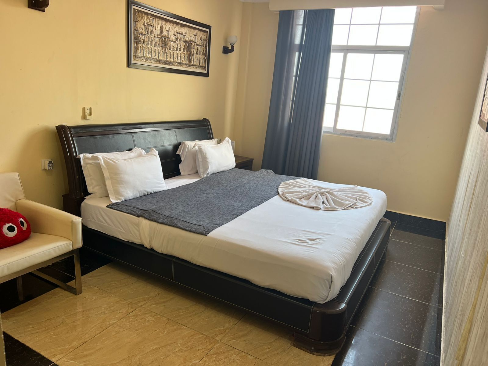 Premium Room | Egyptian cotton sheets, premium bedding, down comforters, in-room safe