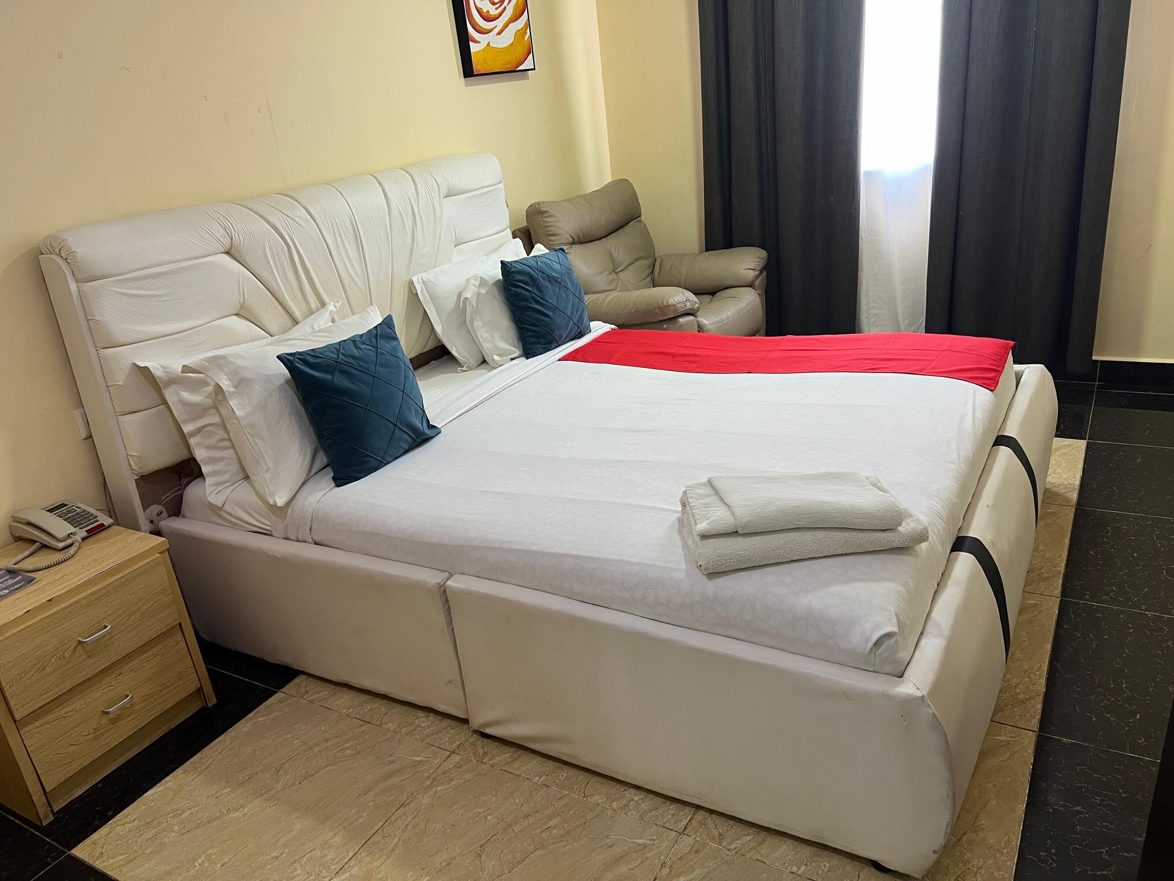 Premium Room | Egyptian cotton sheets, premium bedding, down comforters, in-room safe