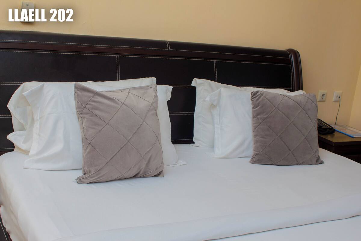 غرفة بريميم | ملاءات من القطن المصري وأغطية فراش متميزة وألحفة محشوة بالريش