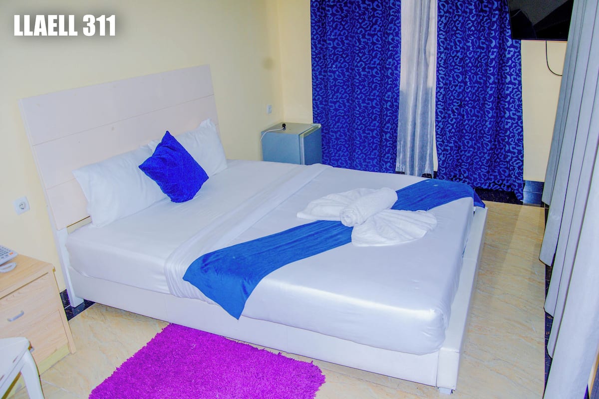 Kamar Double | Seprai katun Mesir, seprai premium, selimut bulu angsa, dan brankas