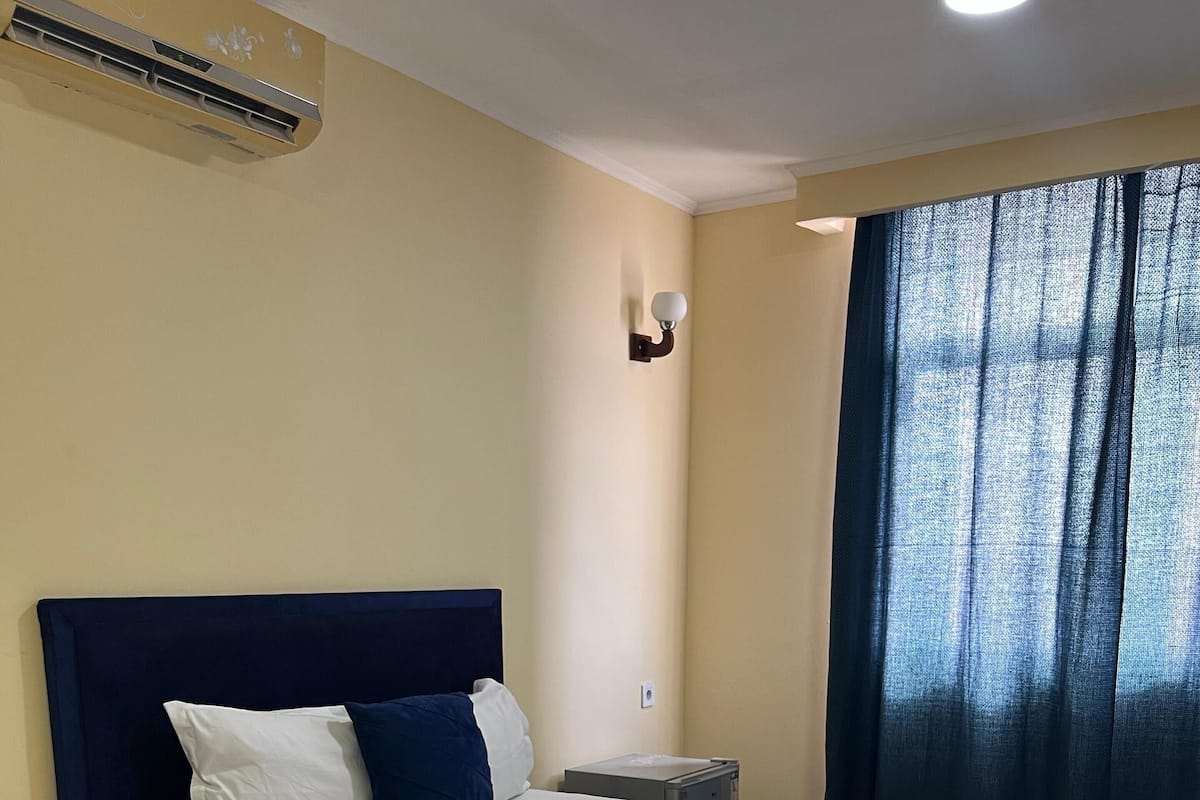 Kamar Double | Seprai katun Mesir, seprai premium, selimut bulu angsa, dan brankas