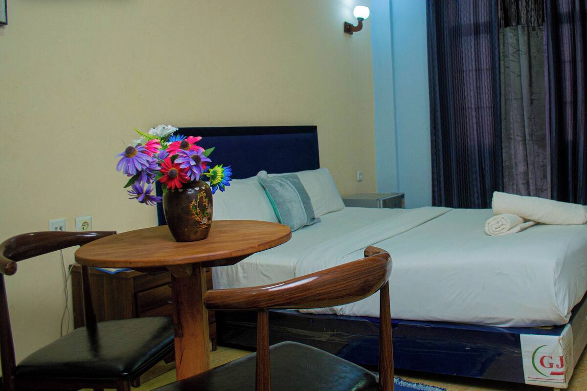 Egyptian cotton sheets, premium bedding, down comforters, in-room safe