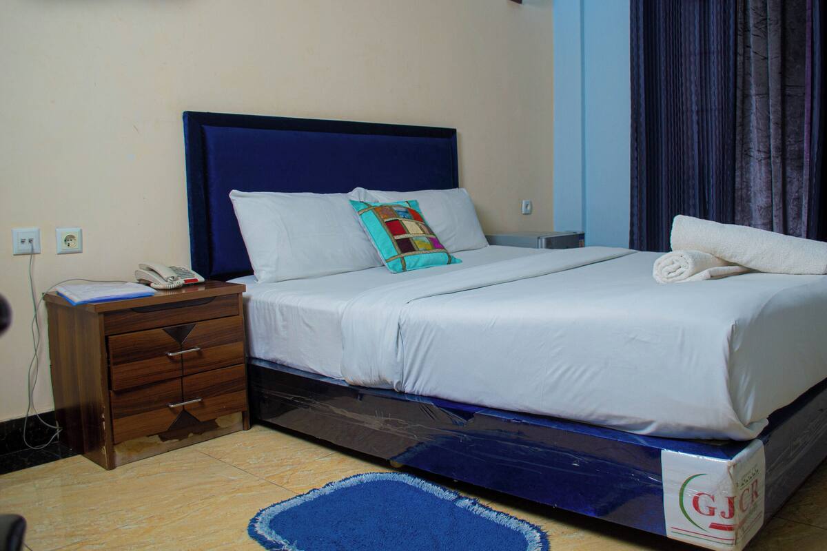 Kamar Double | Seprai katun Mesir, seprai premium, selimut bulu angsa, dan brankas