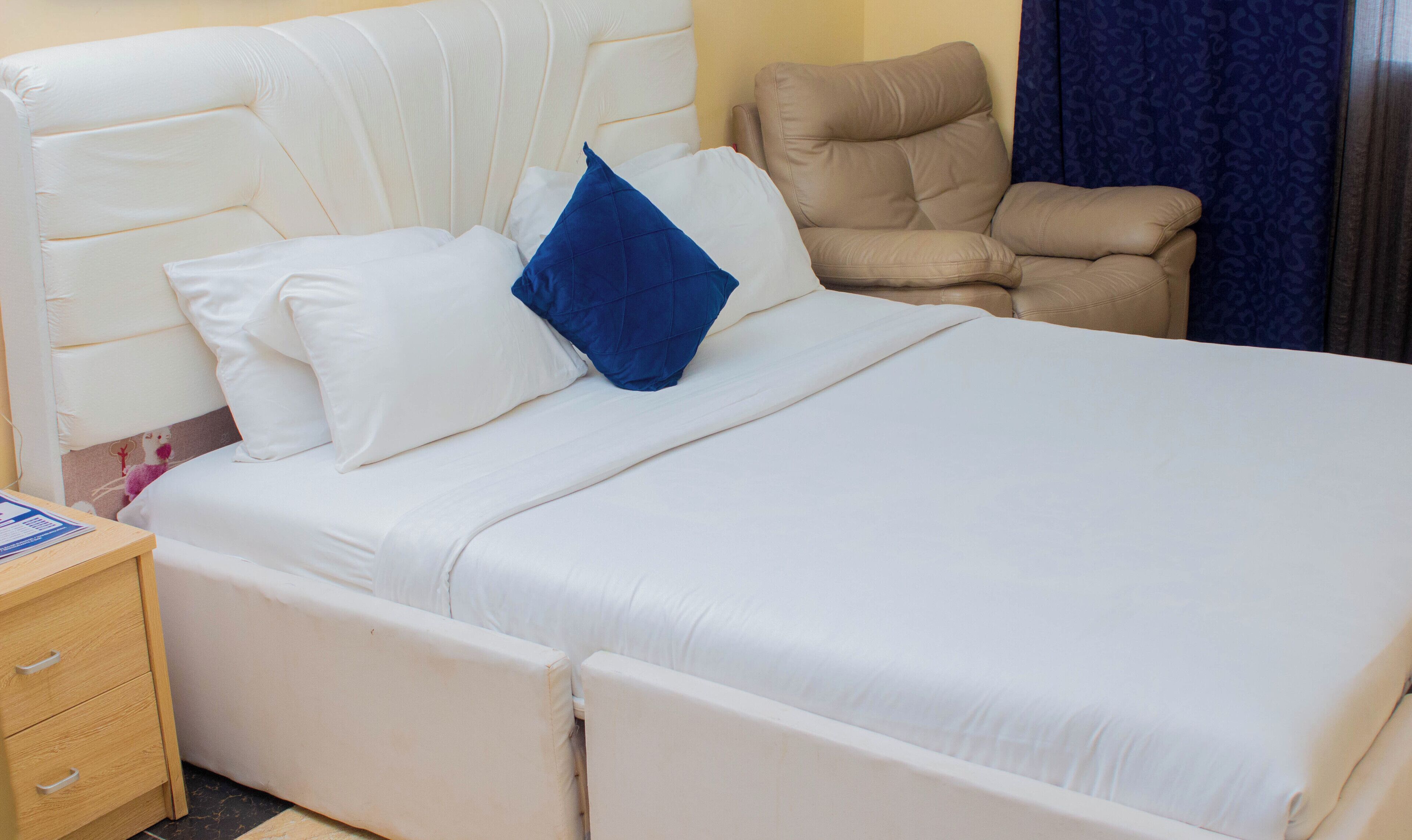 ملاءات من القطن المصري وأغطية فراش متميزة وألحفة محشوة بالريش