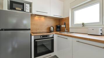 Geladeira, micro-ondas, fogão, cooktop