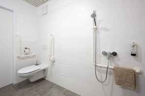 Sèche-cheveux, serviettes fournies