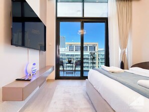 Strykjärn/strykbräda och sängkläder