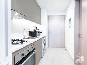 Fridge, microwave, oven, stovetop - Riviera Charm: Studio With Balcony (Dubai)