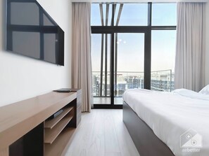 Iron/ironing board, bed sheets