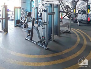 Apartment (0 Bedroom) | Interior - Balcony Bliss: Cozy Studio With Marina Views (Dubai)