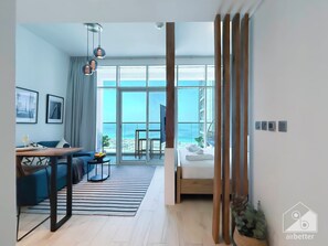 Iron/ironing board, bed sheets