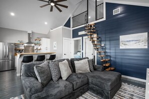 House, 2 Bedrooms | Living area | Smart TV, streaming services - Villa Brisa Del Mar 2 Bedroom Home (Port Bolivar)