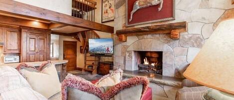 Condo, 3 Bedrooms | Interior