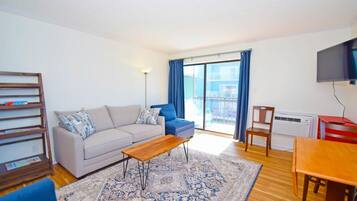 Condo, 1 habitación | Área de sala de estar | Servicios de streaming