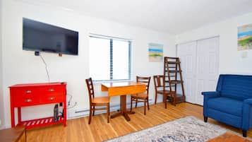 Condo, 1 Bedroom | Living area | Streaming services