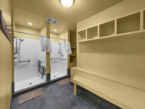 Condo, 2 quartos | Banheiro | Toalhas de banho, shampoo