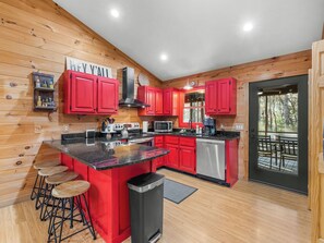 Fridge, microwave, oven, stovetop - Shadows Nest - Unique, Rustic-Modern Design with Local Art (Sautee)