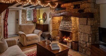 Wyck Cottage - pet friendly in Wyck Rissington near Bourton-on-the-Water