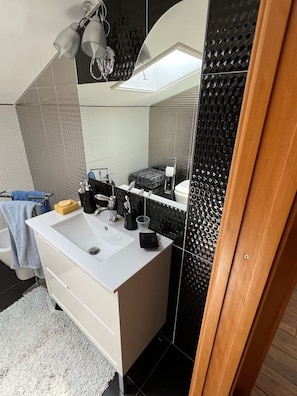 Shower, bidet, towels, soap