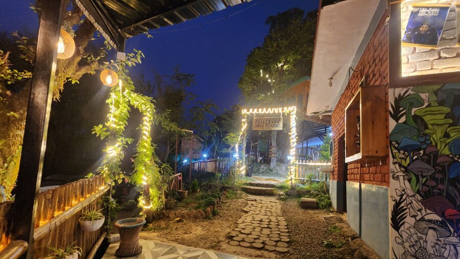 Hollywood Camps and Restaurant Bir